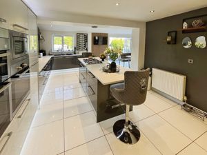 Kitchen Diner- click for photo gallery